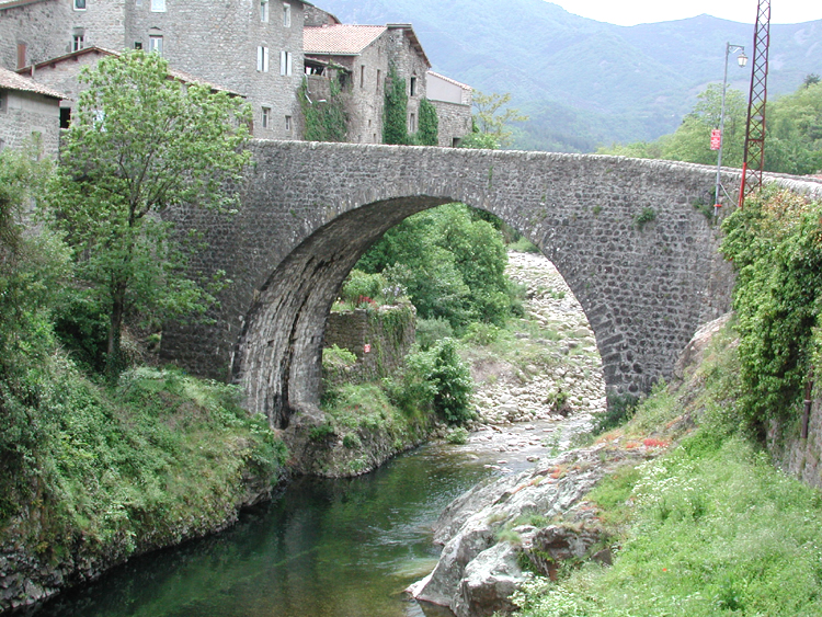 Old Roman Bridge in Ardeche, France.jpg 537.7K